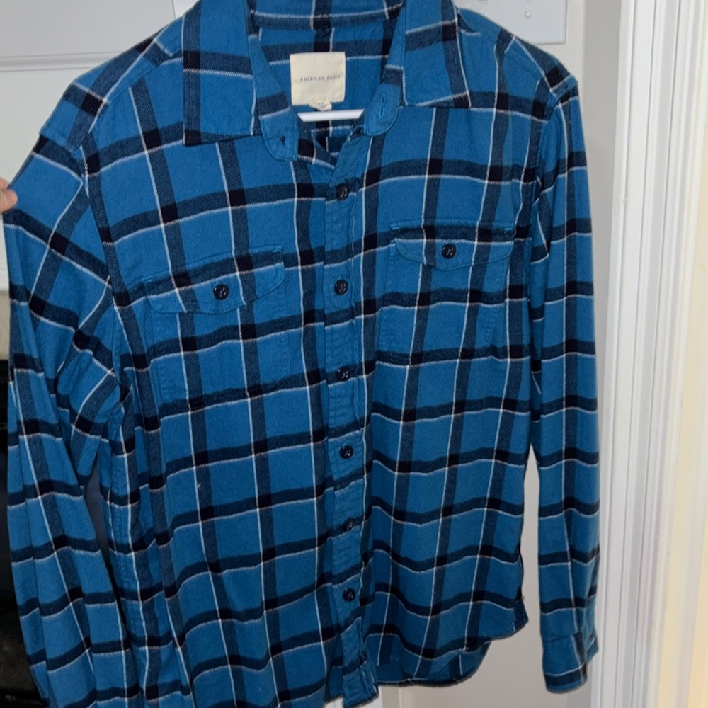 American Eagle men flannel button-down with front pockets, long sleeve shirt.EUC